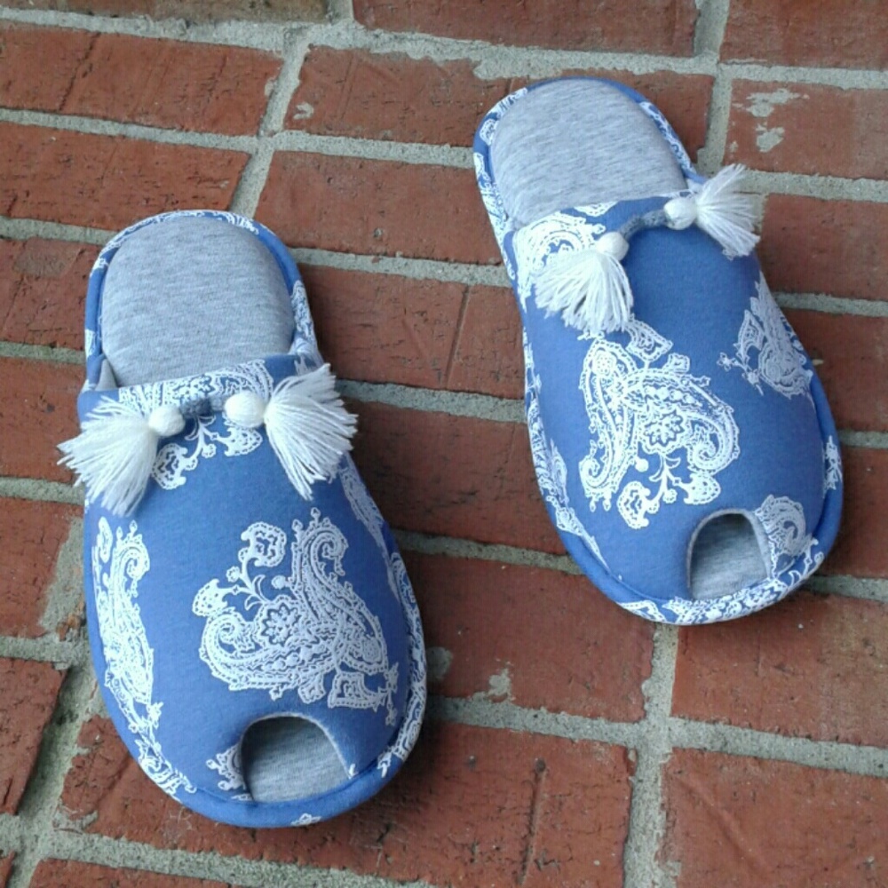Hanes Violet Blue/Ivory Paisley Tassel Ladies Slippers